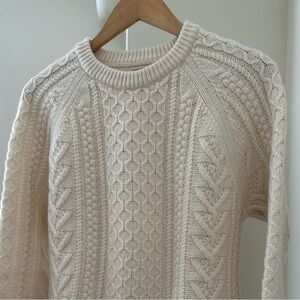 J.Crew. Unisex. Merino wool blend. Cable-knit crewneck sweater. Size Medium